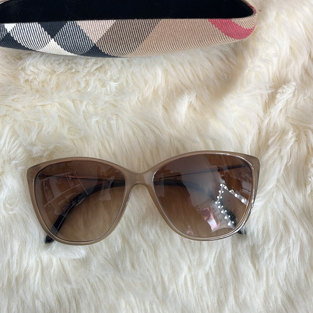 Authentic Burberry Sunglasses - Picture 11 of 14